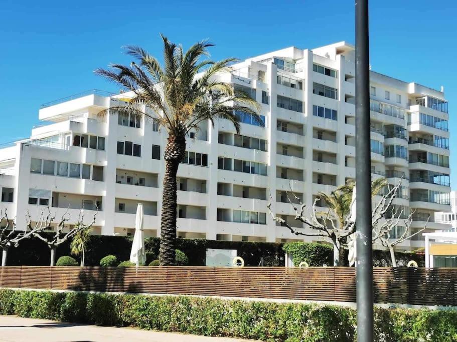 Spacieux Appartement Rose Front Mer Et Piscine Ρόζες Εξωτερικό φωτογραφία