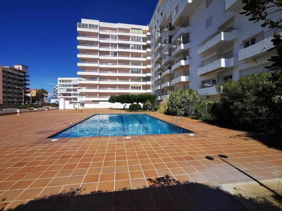 Spacieux Appartement Rose Front Mer Et Piscine Ρόζες Εξωτερικό φωτογραφία