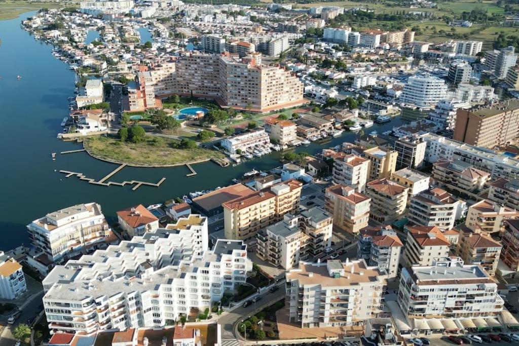 Spacieux Appartement Rose Front Mer Et Piscine Ρόζες Εξωτερικό φωτογραφία