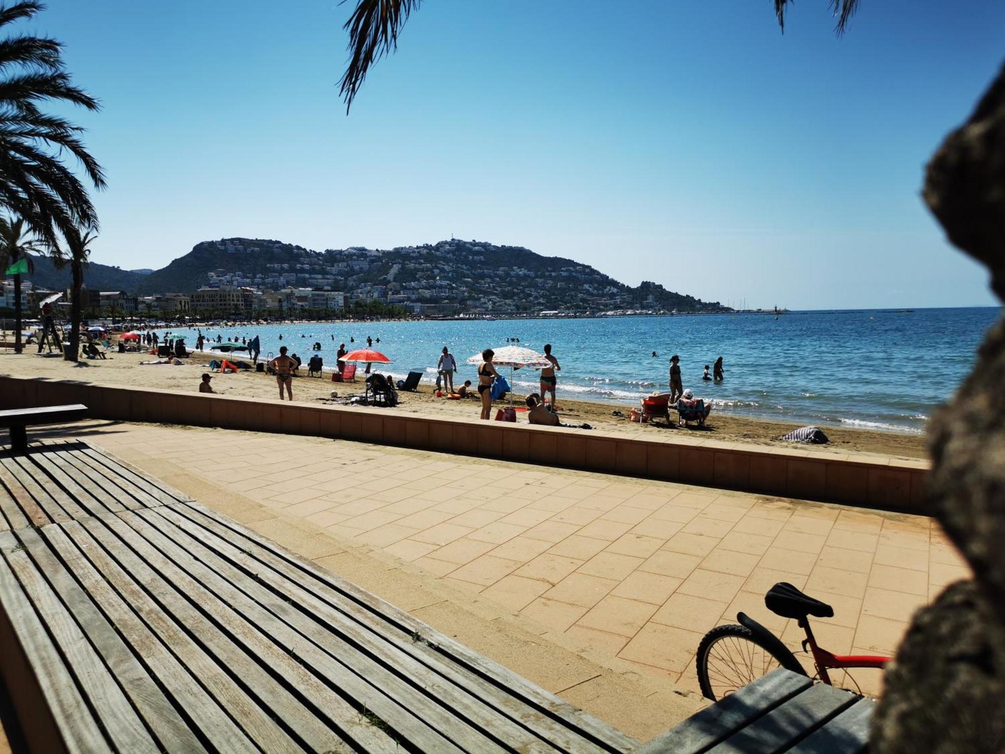 Spacieux Appartement Rose Front Mer Et Piscine Ρόζες Εξωτερικό φωτογραφία