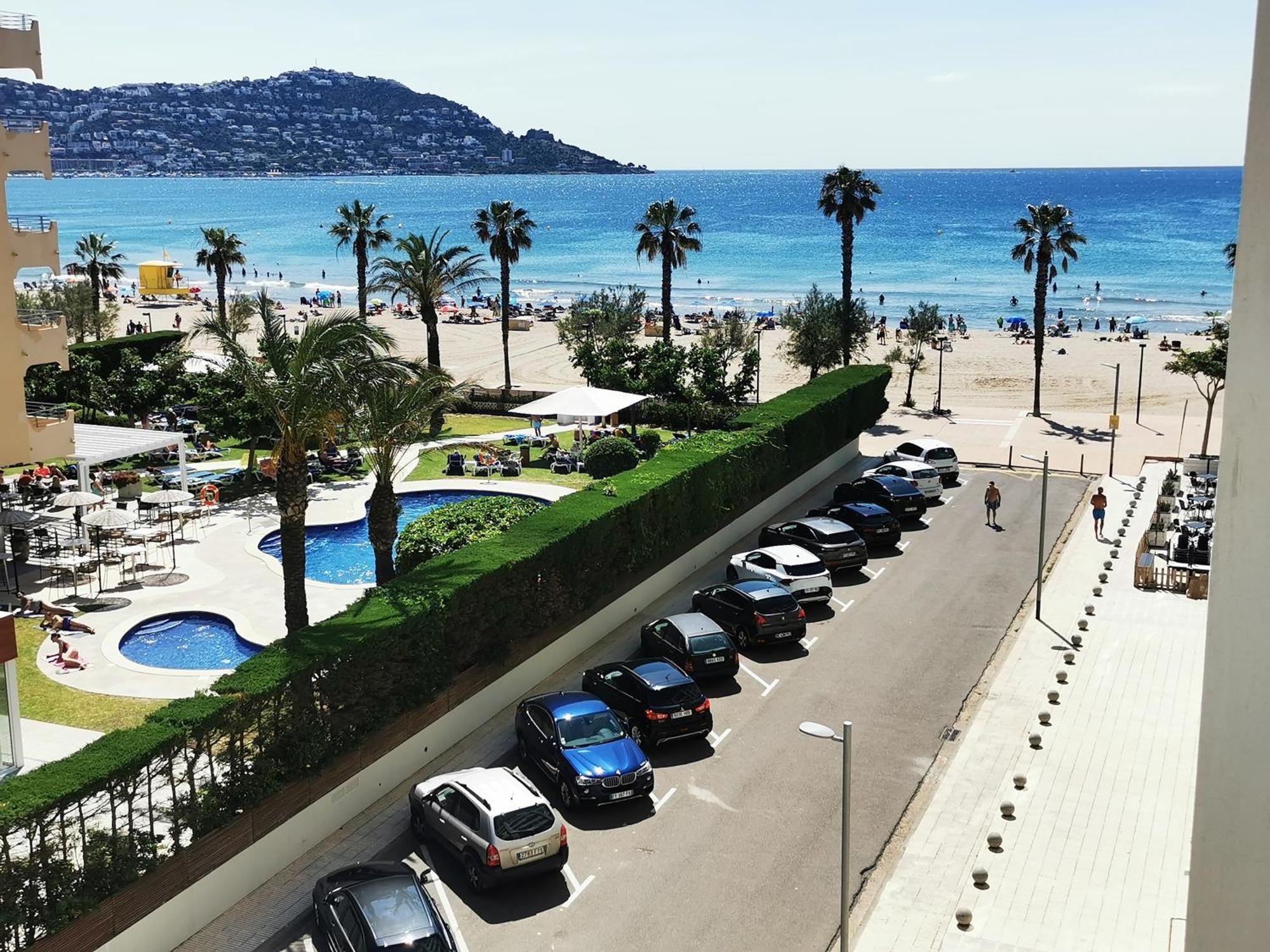 Spacieux Appartement Rose Front Mer Et Piscine Ρόζες Εξωτερικό φωτογραφία