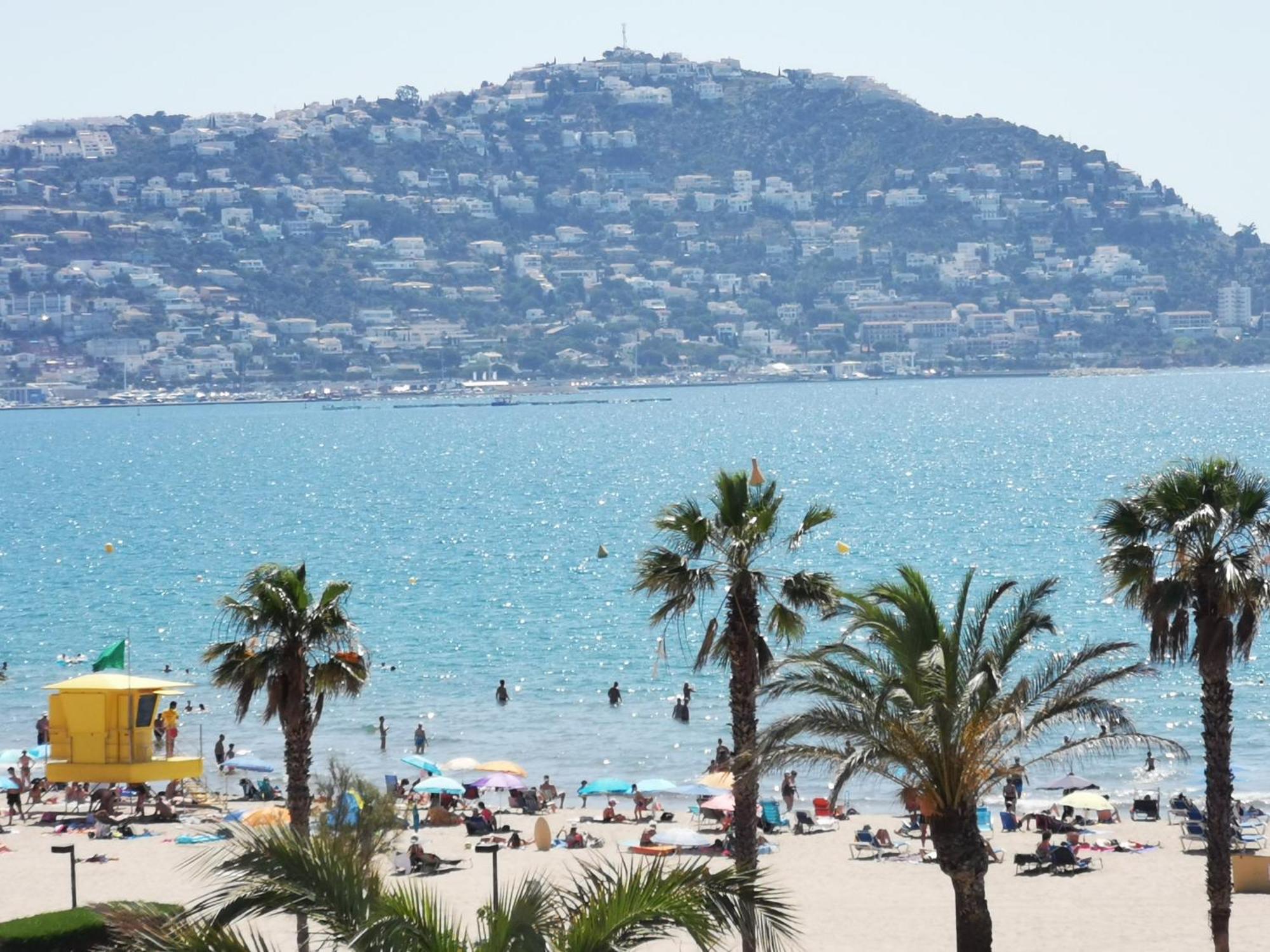 Spacieux Appartement Rose Front Mer Et Piscine Ρόζες Εξωτερικό φωτογραφία