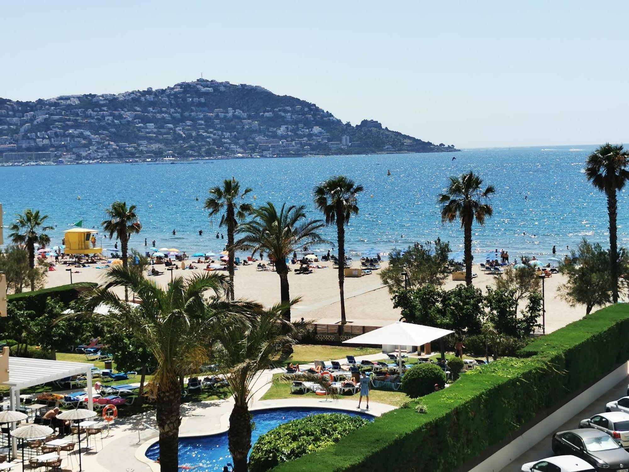 Spacieux Appartement Rose Front Mer Et Piscine Ρόζες Εξωτερικό φωτογραφία