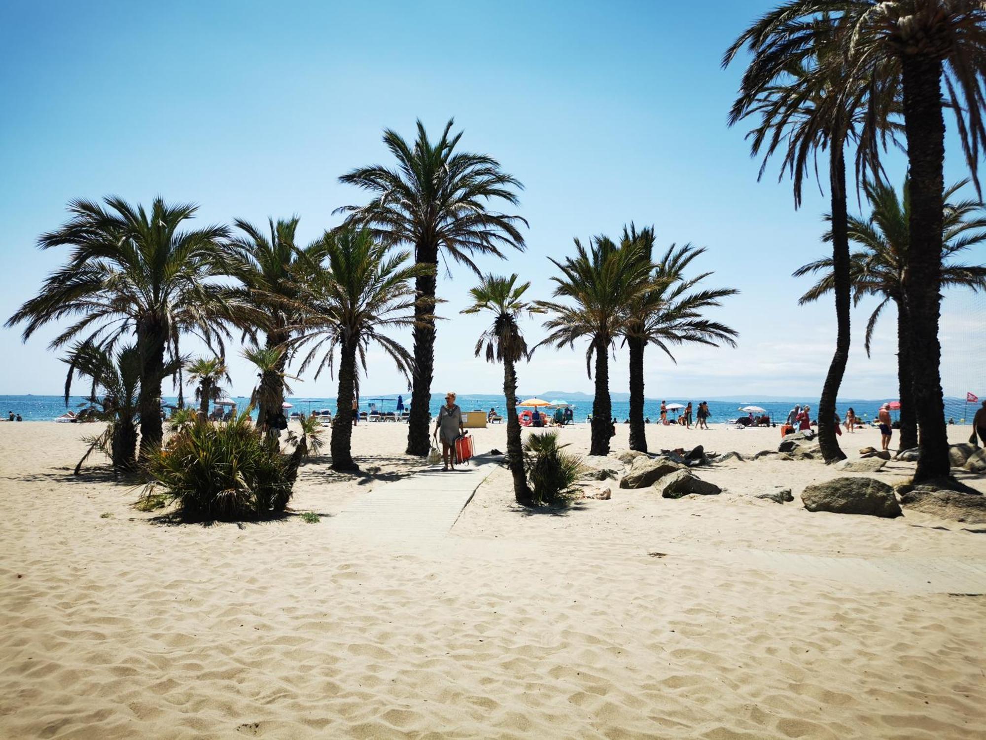 Spacieux Appartement Rose Front Mer Et Piscine Ρόζες Εξωτερικό φωτογραφία