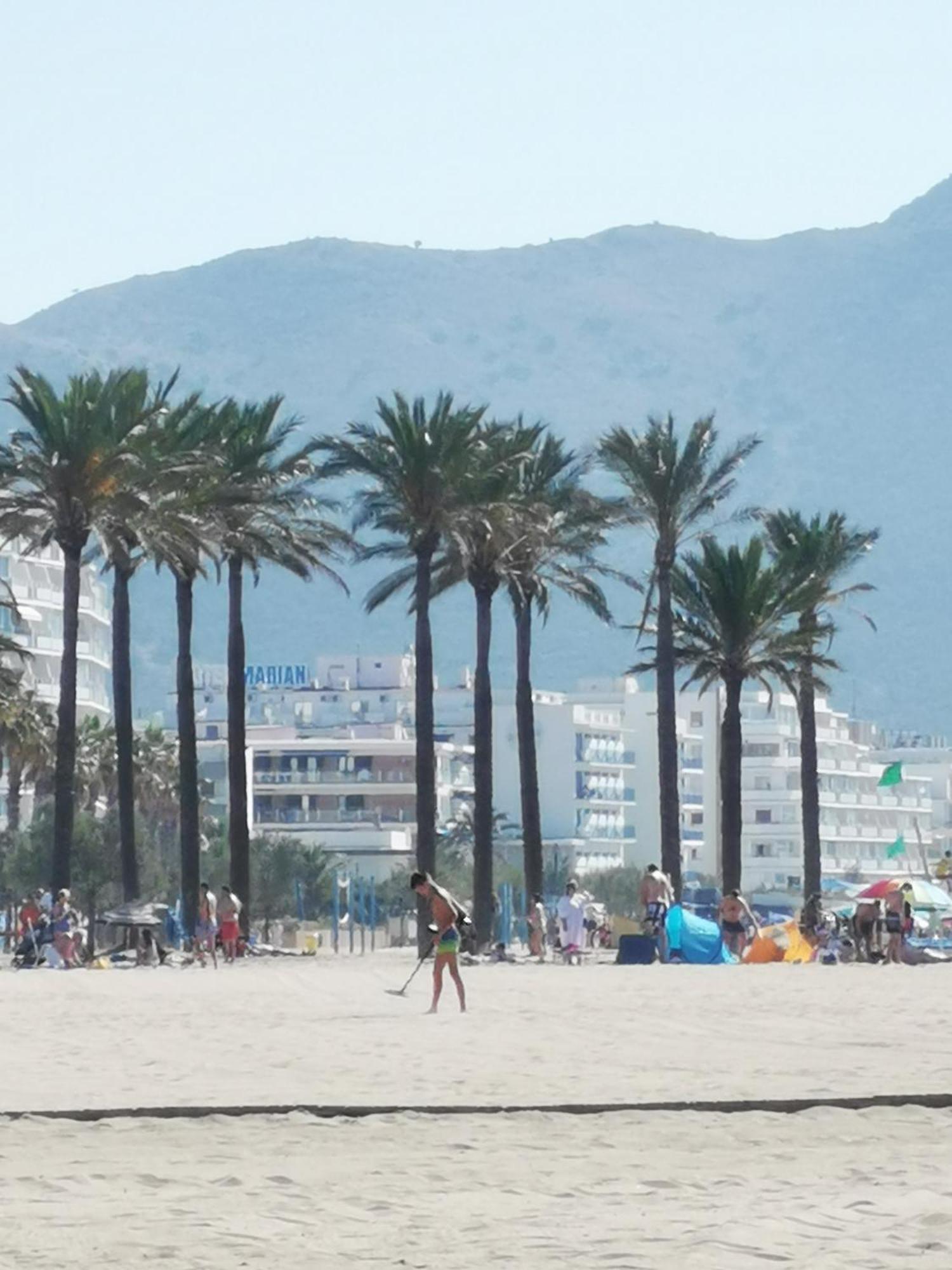 Spacieux Appartement Rose Front Mer Et Piscine Ρόζες Εξωτερικό φωτογραφία